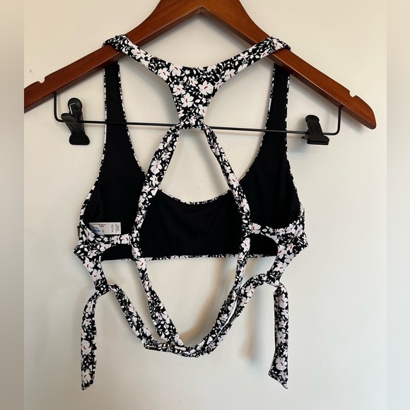 Floral Black and White Strappy Top - Picture 3 of 6